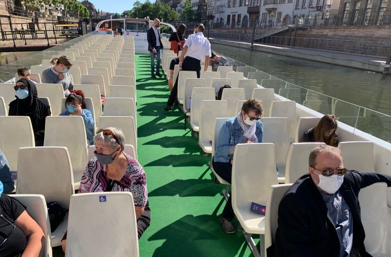 Le port du masque est désormais obligatoire sur les bateaux. / © Claire Peyrot/France Télévisions