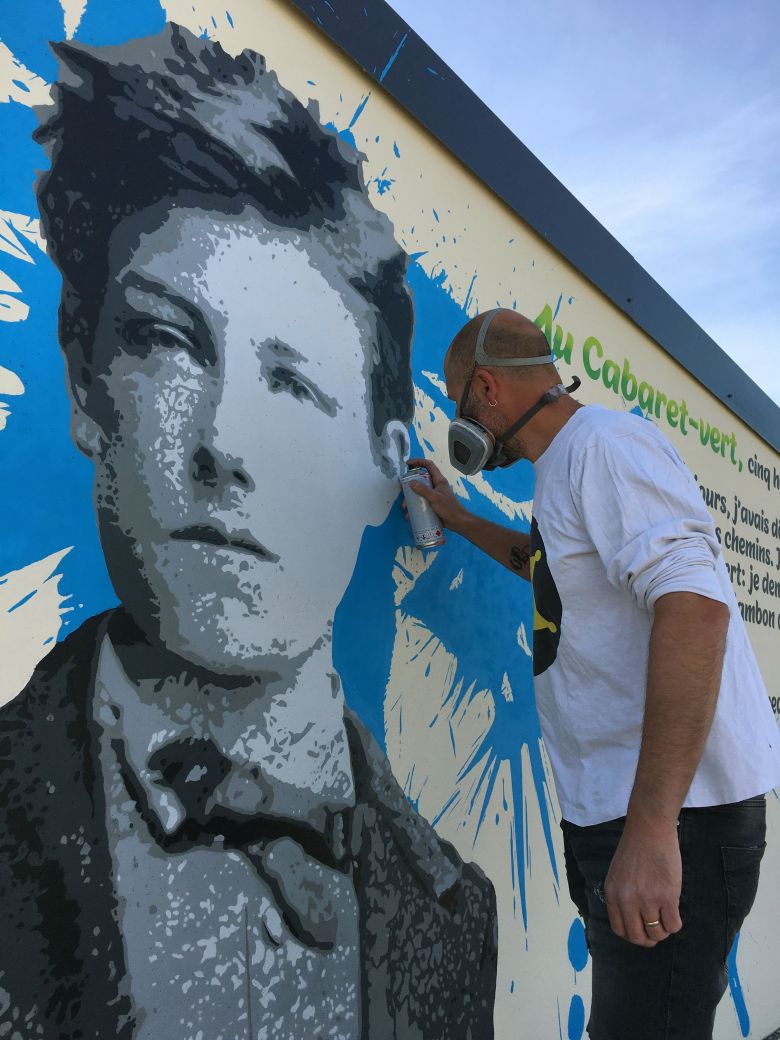 Le surdoué de la poésie, Arthur Rimbaud, est souvent représenté sous les traits de cet adolescent rebelle au regard énigmatique / © Daniel Samulczyk / France Télévisions