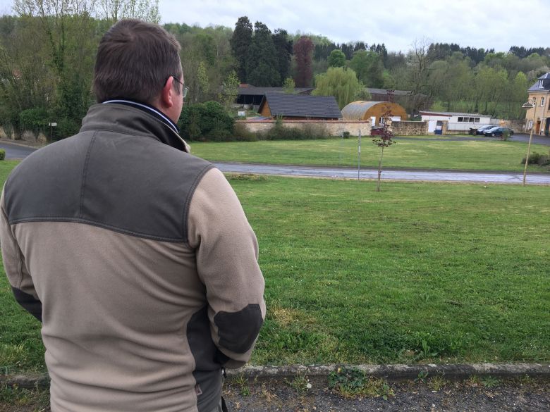 Des milliers de visiteurs du dimanche affluent d'habitude pour la célèbre brocante du village, cette année, la prairie sera déserte / © Daniel Samulczyk / France Télévisions