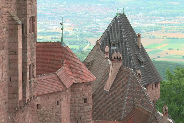 Vue imprenable sur la plaine d'Alsace, depuis le Château du Haut-Koenigsbourg