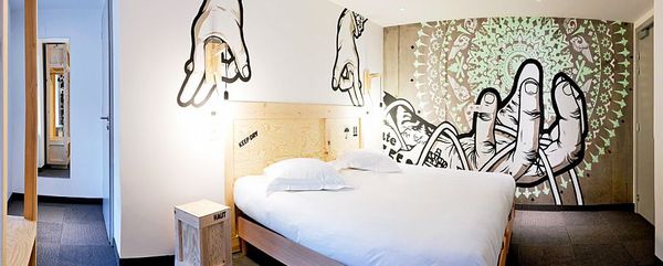 A l'hôtel Graffalgar, aucune chambre ne se ressemble. La numéro 301 est décorée par l'artiste Chifumi.