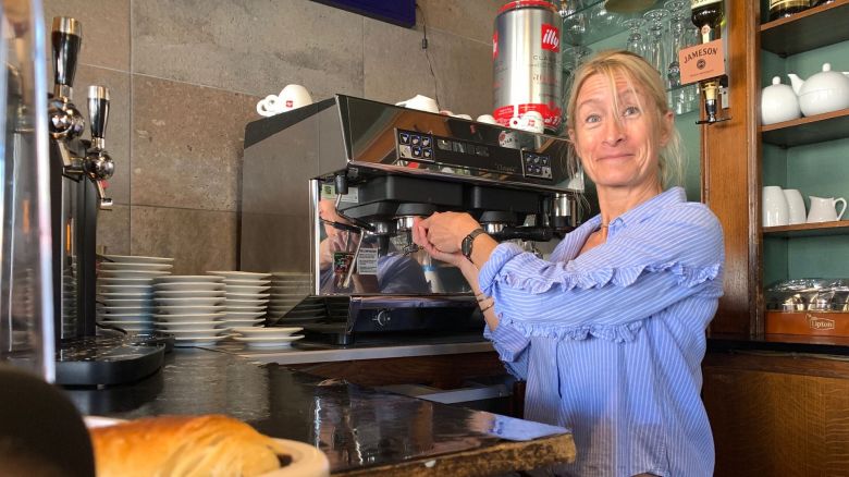 Les cafés coulent depuis plusieurs heures dans cet établissement / © Paul-Antoine Boudet/France Télévisions