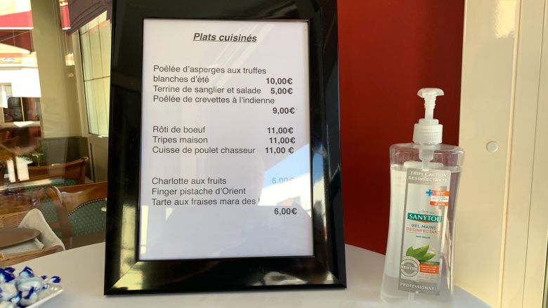 Gel hydroalcoolique pour les clients / © Paul-Antoine Boudet/France Télévisions