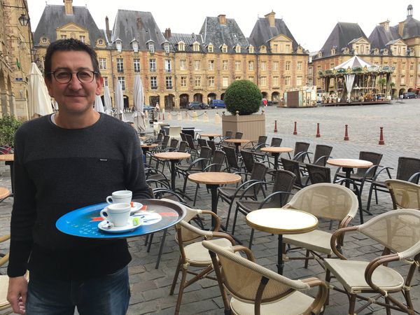 Une place vidée de ses voitures et un espace rendu aux piétons, le cadeaux de la ville aux professionnels du centre-ville