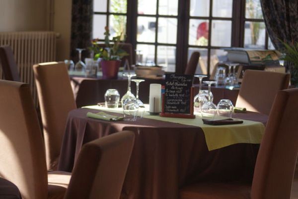 La salle fermée, du restaurant gastronomique l'Auberge sans nom, depuis le 4 novembre 2020, date du début du second confinement.