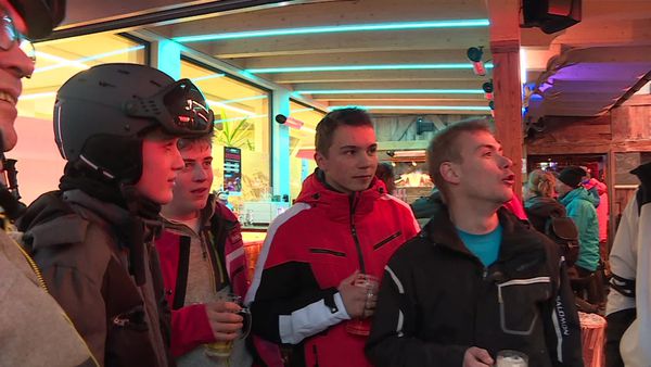 Soirée après-ski, en bas des pistes d'Ischgl, janvier 2020