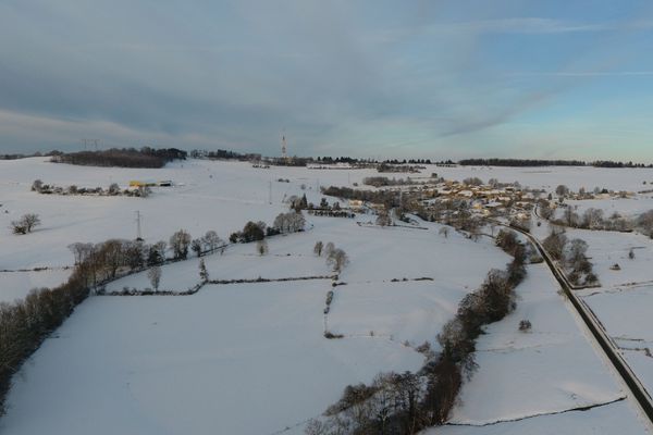 Rocroi sous la neige, vu du ciel