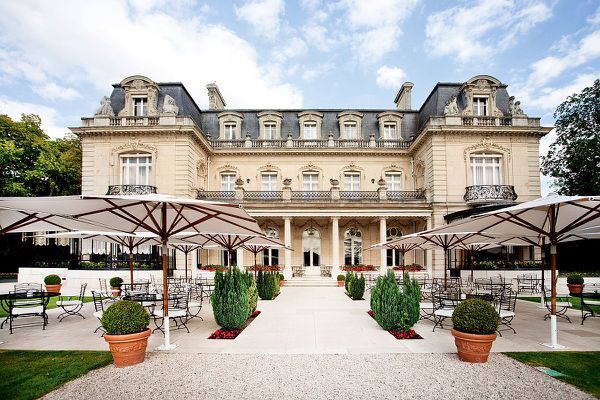 Aux beaux jours, la terrasse accueille la clientèle.