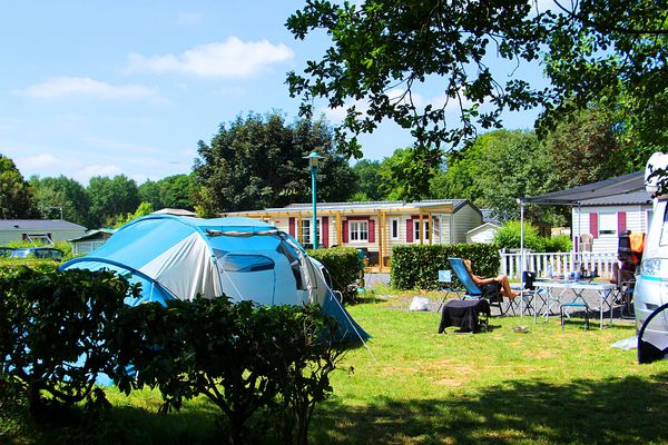 Le camping du "Domaine de la Motte" est installé à Signy-l'Abbaye.