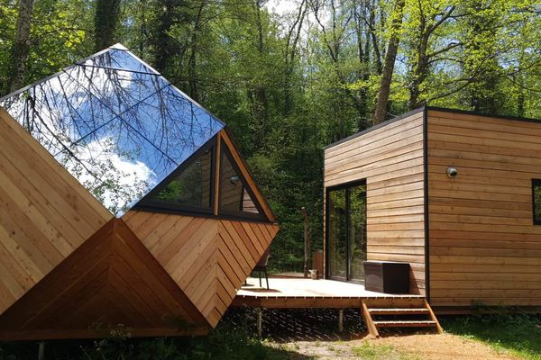 Cube, dôme, tipi, roulotte ou yourte... L'hébergement insolite peut prendre toute les formes pourvu que l'expérience sorte de l'ordinaire
