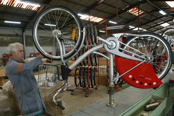 Les Cycles Mercier s'installent dans les Ardennes avec 270 promesses d'embauche. (photo 2005 - Cycles Mercier à Andrézieux)