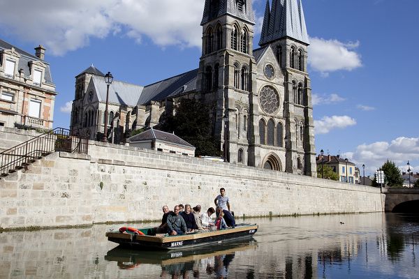 Notre-Dame-en-Vaux se découvre sous un nouvel angle.