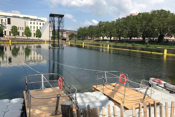 Faire du radeau sur la bassin d'Austerlitz sera possible à partir du 4 juillet.