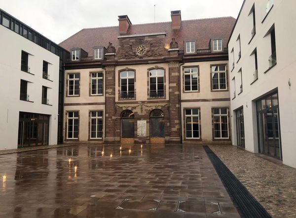 La cour intérieure de 500 mètres carrés.
